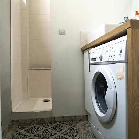 דירה Charming And Bright Apt With Beautiful Terrace